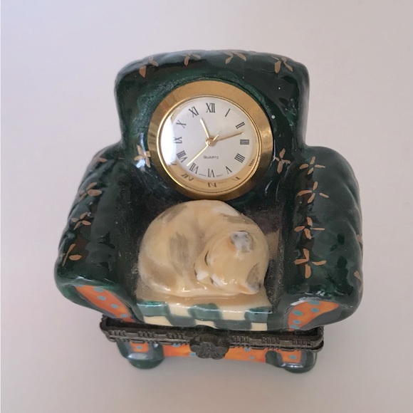 Porcelain Trinket Box with Watch - Picture 1 of 4